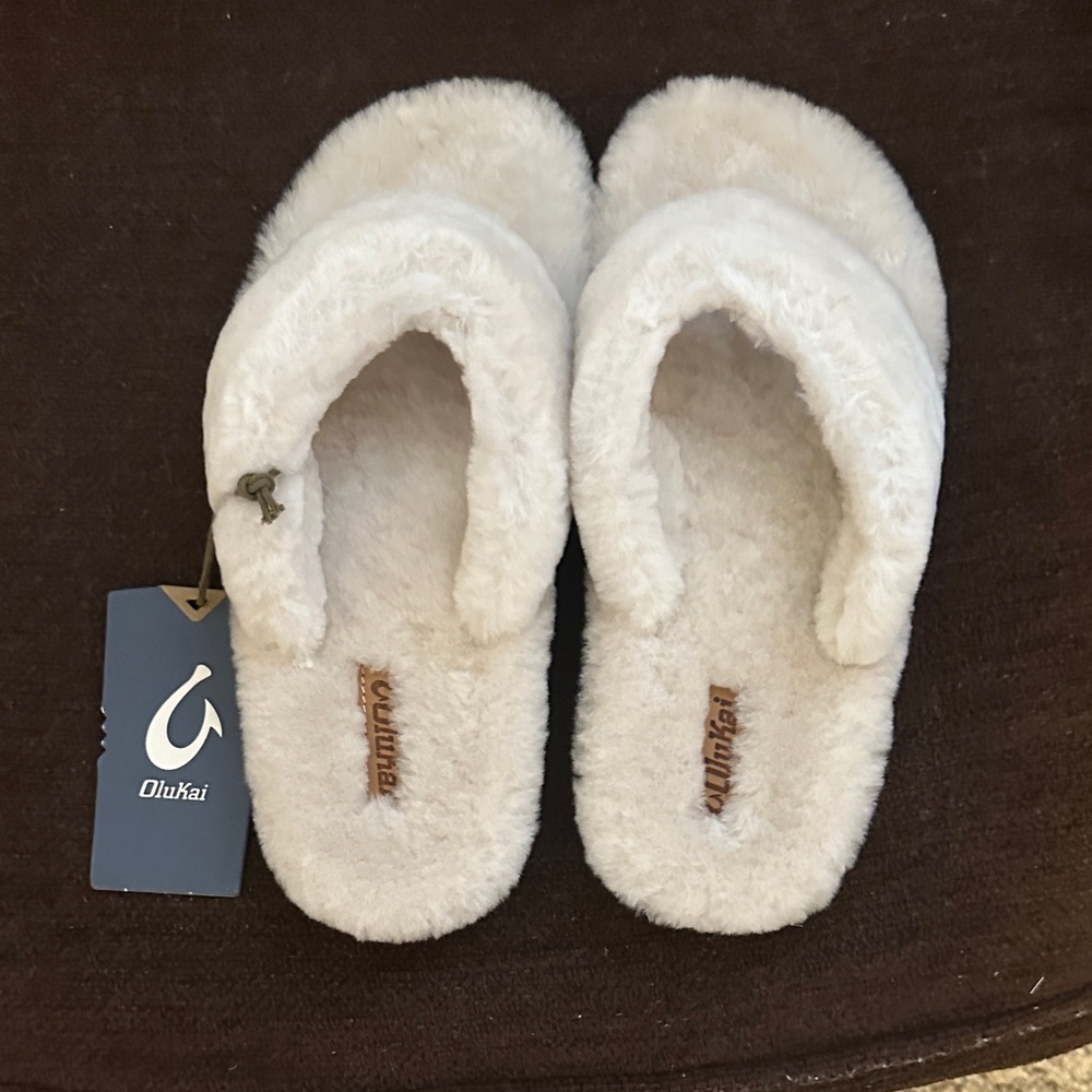 OluKai Women's Soft Cream Slippers